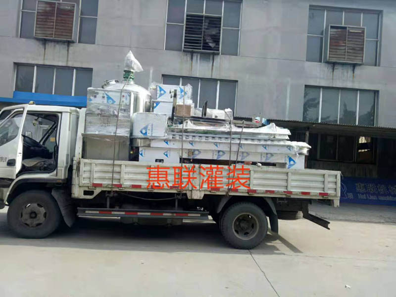 洗瓶機(jī)生產(chǎn)廠家發(fā)貨現(xiàn)場(chǎng)