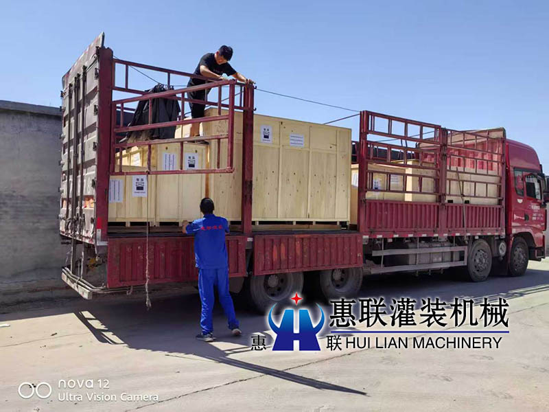 回收啤酒瓶刷瓶機發(fā)往青島