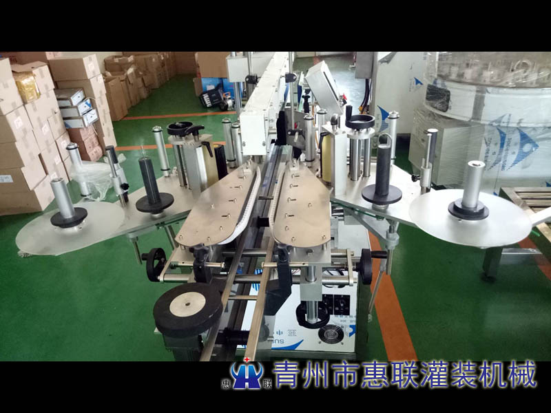 瓶子貼標(biāo)機(jī)
