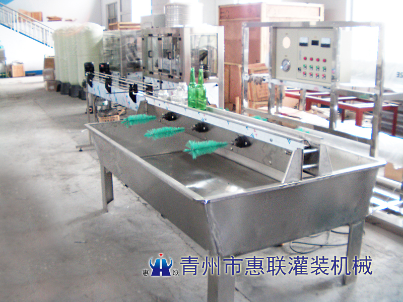 SP-6六頭毛刷式刷瓶機(jī) SP-6六頭毛刷式刷瓶機(jī)