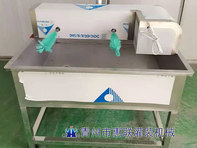 四頭毛刷洗瓶機(jī)