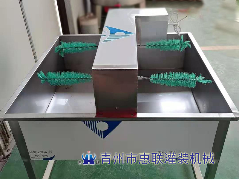 四頭毛刷洗瓶機(jī)