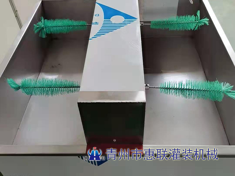 四頭毛刷洗瓶機(jī)